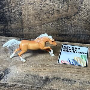 Breyer Stablemate Wild at Heart #6035 PALOMINO MUSTANG Collectible Figure Horse